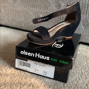 Black suede open toe sandal heel Silver buckle